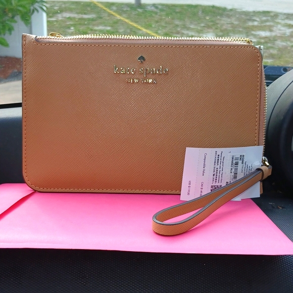 kate spade Handbags - NWT Kate Spade tan leather oversized wristlet